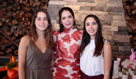  La novia con sus cuñadas, Cristy Jerez, Guada Álvarez y Lorena Cuadra.