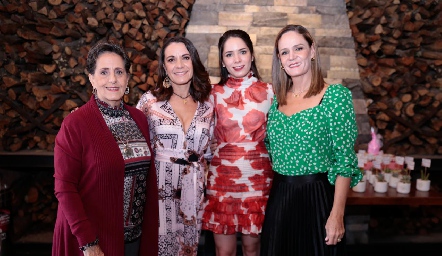  Guadalupe de Bárcena, Lupita Bárcena, Guada Álvarez y Lorena Bárcena.