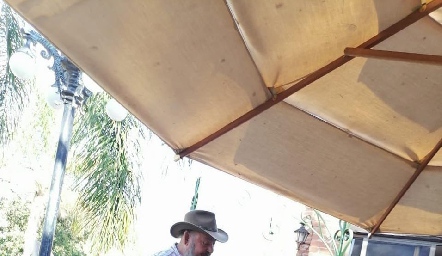  Bego Martínez de Apezteguía con su familia.
