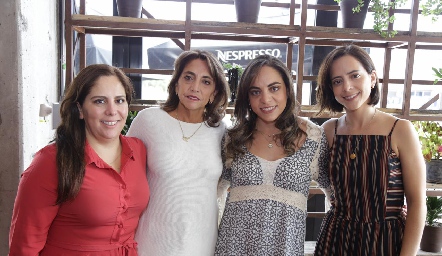  Marisol Córdova, Arcelia Barragán, Marcela y Carla Córdova.