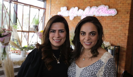  Mónica Cabrera y Marcela Córdova.