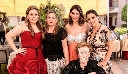  Priscila Gordoa, Adriana, Maru y Miriam González y Consuelo Santos.