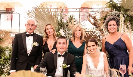  Familia González Pérez con los novios.