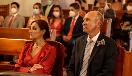 Leticia Acebo y David Hernández, papás de Fernanda.