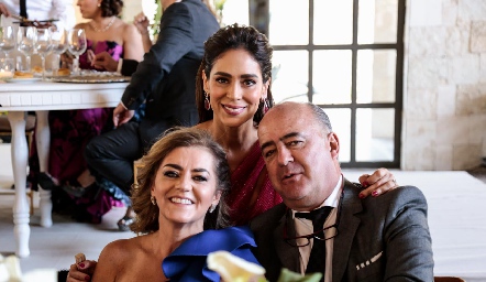   Adriana Carrera,Maribel Lozano y Rafael Olmos.