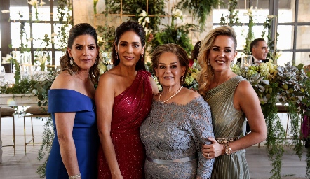  Mariloli, Maribel, Lolita y Ana Gaby Lozano.