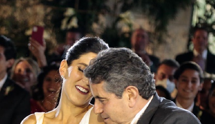  Vals de Maribel y con su papá Gerardo Rodríguez.