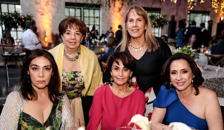  Conchita Vega, Marisa Zulaica, Irma Romo, Claudia de Dávila y Carmen Bravo.