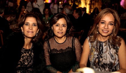  María Dolores Hernández, Laura y Ana Luisa Acosta.