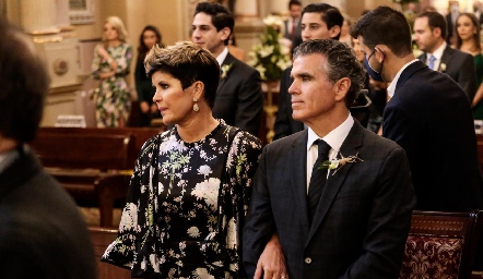 Verónica Martínez y Luis Motilla, padrinos de velación.