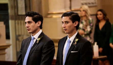 Gerardo y Santiago Rodríguez Lozano, hermanos de la novia.