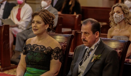  Cristina Galán de Kasis y Alberto Kasis, papás de la novia.
