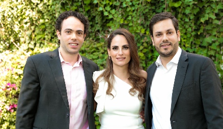  Víctor, Jessica y Javier Medlich.