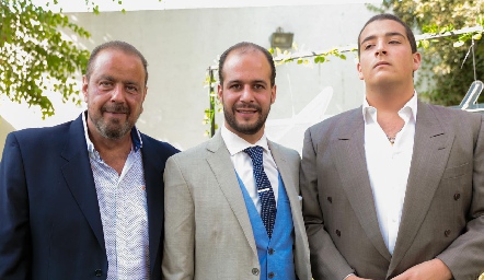  Brohim con su papá y hermano.