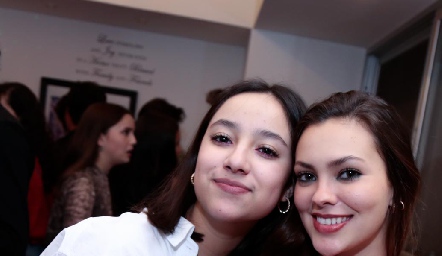  Ximena Escamilla y Renata Acevedo.