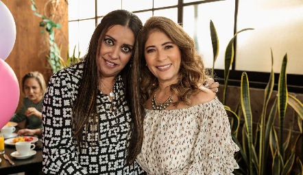  Laura Ríos y Aida Siller.