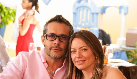  Juan Carlos Azcanio y Karina Ihades .