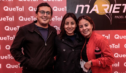  Carlos Guerra, Rebeca y Karime Zamora.