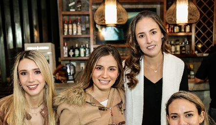  Elena Pérez, Brenda Magaña, María Paula Hernández y Nicole Magaña.