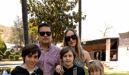  Javi, Javier, Maru, Luis Ma y Vale Vallejo.