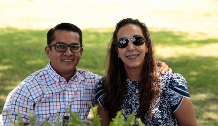  Mario Moreno y Alma Rodríguez.