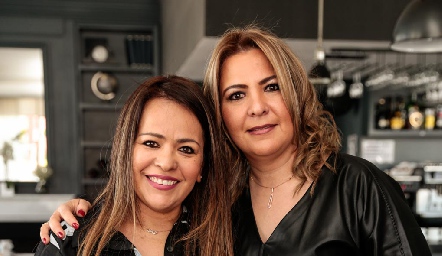  Arisbé y Cristina Huerta.