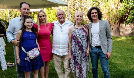  Roberto y Carmen con la familia Ciuffardi Fernández.