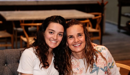  Andrea y Verónica Alcalde.