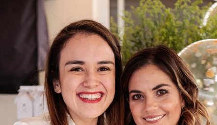  María Antonieta Acosta y Zaira Hervert.