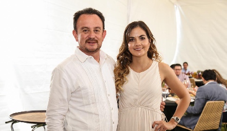  Arturo Hervert con su hija Zaira.