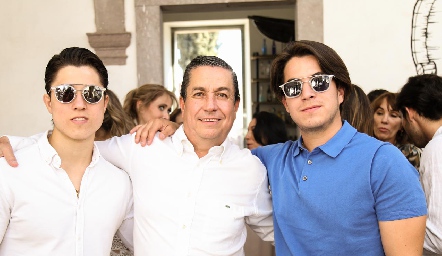  Santiago, Alejandro y Alejandro Sánchez.