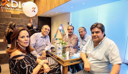  Paty Fernández, Alejandro Navarro, Jorge González, Gerardo Córdova y Paco Leos.