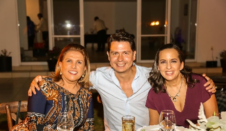  Lucía Garza, Carlos García y Daniela Pérez.
