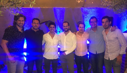   José Martín Alba con sus amigos.