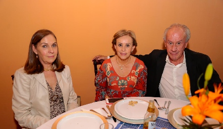  Dora Alicia Carrillo, Gloria y Juan José Alonso.