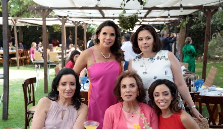  Liz Barragán, Verónica de Alcalde, Alejandra Alcalde, Martha Quezada de Alcalde y Alejandra De Luna.