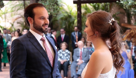 Rodrigo Alcalde y Paulina Martínez en su boda Civil.