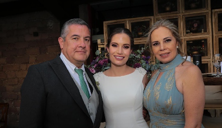  Sergio, Bárbara y Luzdel Portales.