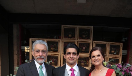  Francisco Valadez, Daniel Valadez y María Eugenia Jiménez.