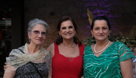  Lourdes Gómez, Eugenia Jiménez y Magdalena Jiménez.