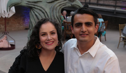 Sarahí Armendáriz y Gerardo Berrones.