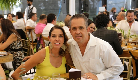  Cecilia y Eduardo Espinoza.