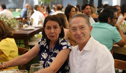  Toño Díaz Pedroza y Lola Conde Mejía.