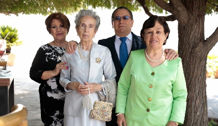  María Luisa Foyo, María Díaz Infante, Salvador Foyo y Margarita Foyo.