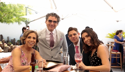  Marcela Serna, mamá de la novia, Jorge Hermosillo, Joaquín Gómez y Ana Cecilia Rodríguez.
