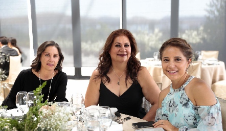  Ángeles Gutiérrez, Sandra Guevara y Rebeca Córdova.