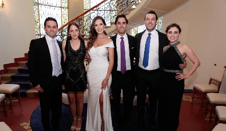  Arturo González, Rebeca Acosta, Estefanía Gutiérrez, Alejandro González, Adrián González y Sofía Saucedo.