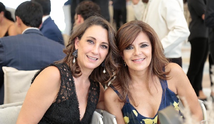  Gloria Martínez y Paty Silos.