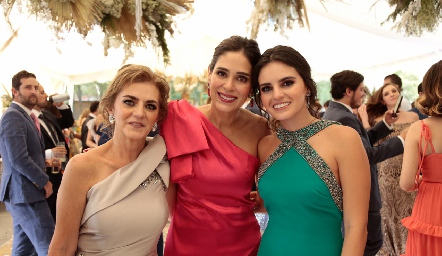  Adriana Carrera, Maribel Lozano y Adriana Olmos.