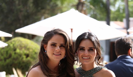  Marianne Velasco y Adriana Olmos.